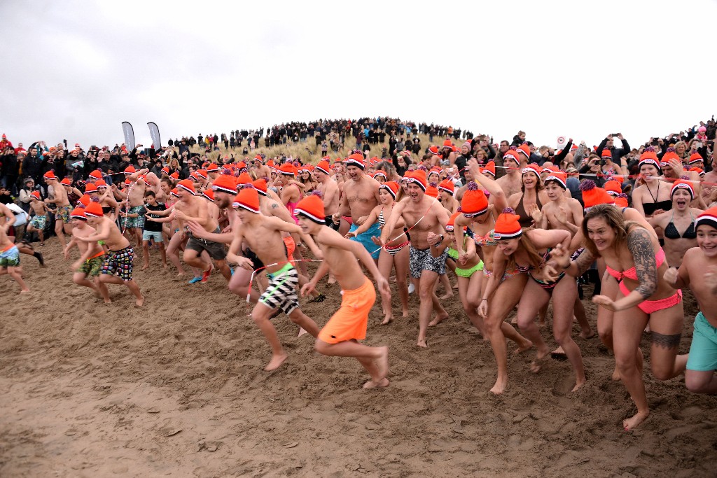 ../Images/Nieuwjaarsduik Nederzandt 2018 033.jpg